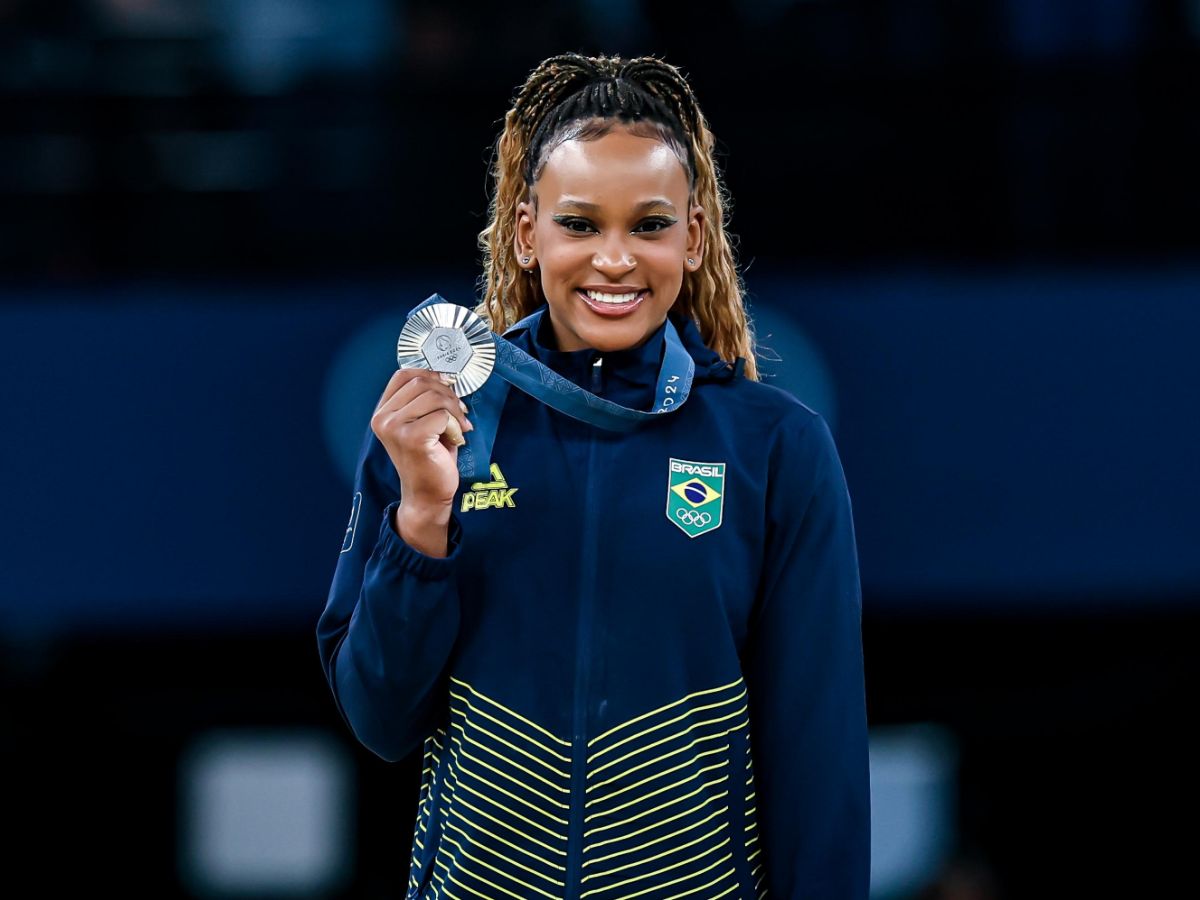 Rebeca Andrade é convocada e comanda Brasil rumo ao Mundial em Roterdã