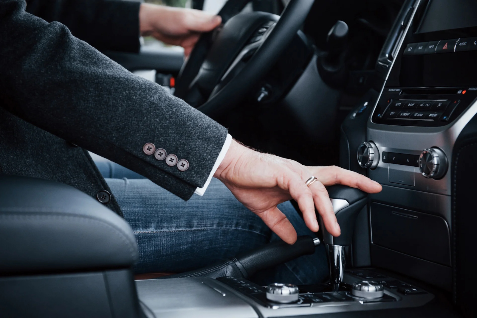 Saiba usar as posições P e N do câmbio automático e evite danos