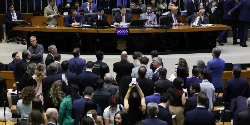 Senado vota dia 14 a PEC que acaba com a escala 6×1