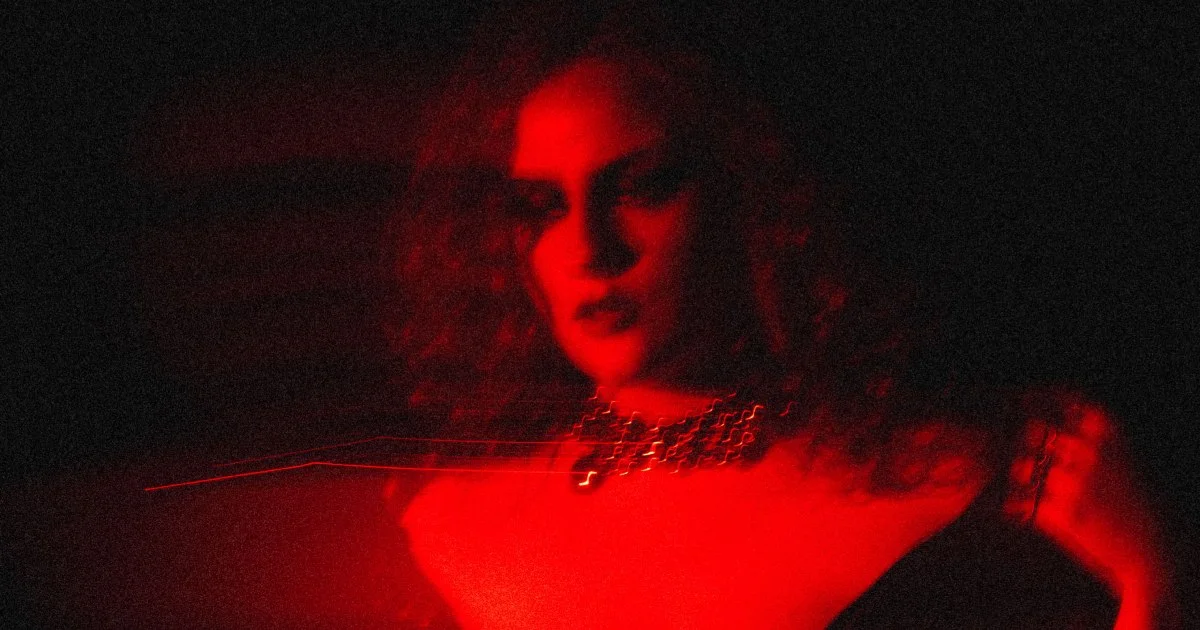 Sophia Ardessore lança single ‘Boitatá’ e anuncia álbum para 2027