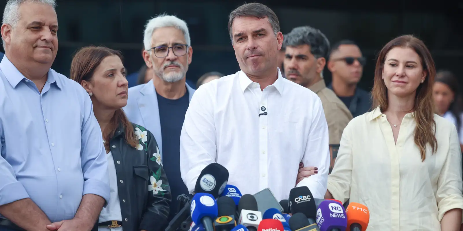 STF desmente ordem de buscas em endereços de Flávio Bolsonaro