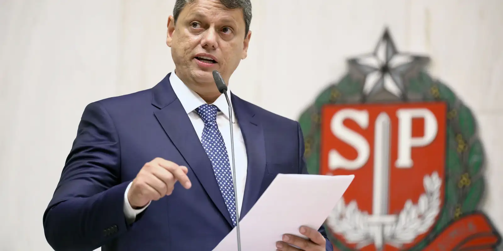 Tarcísio de Freitas confirma vitória em SP com 62% dos votos