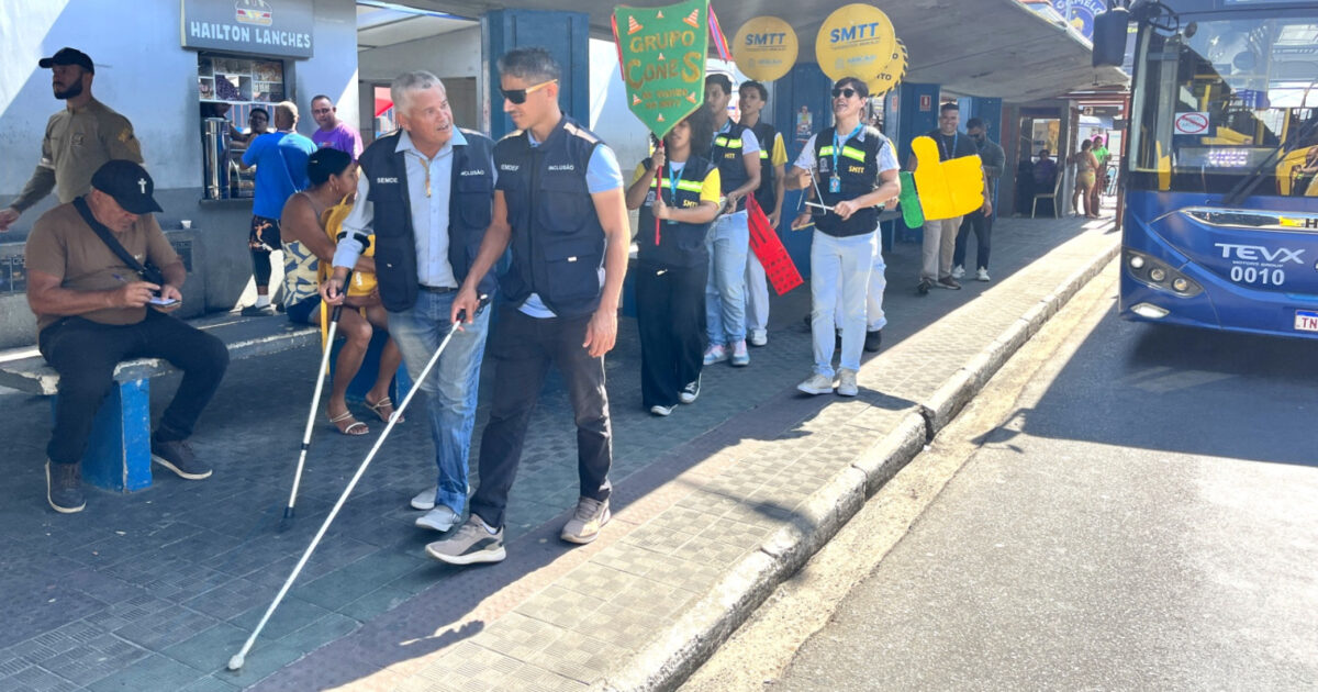 Teatro e SMTT orientam passageiros sobre acessibilidade no Terminal do Centro
