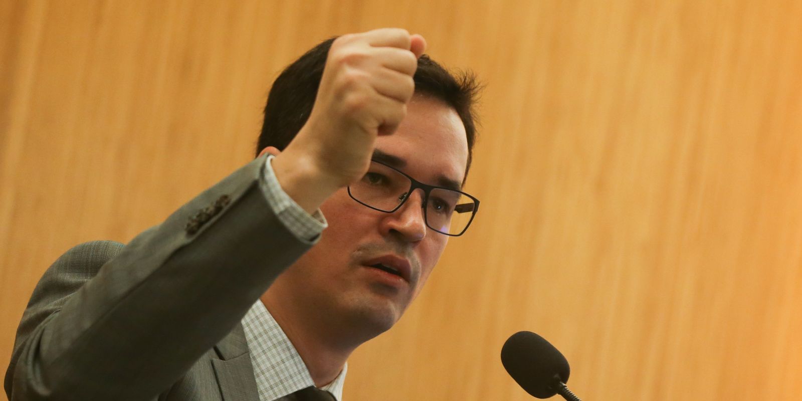 TSE adia julgamento que decidirá sobre a candidatura de Deltan Dallagnol