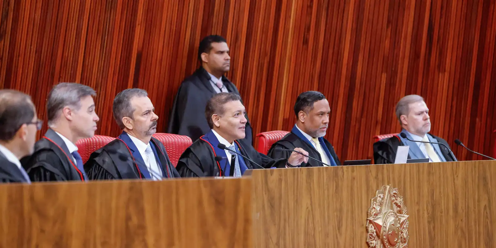 TSE anula votos de Garotinho e Douglas Ruas é eleito no RJ