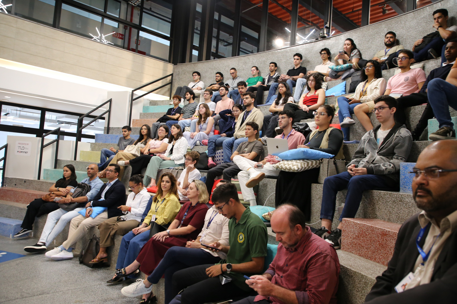 Unit amplia oferta com cursos semipresenciais em quatro campi