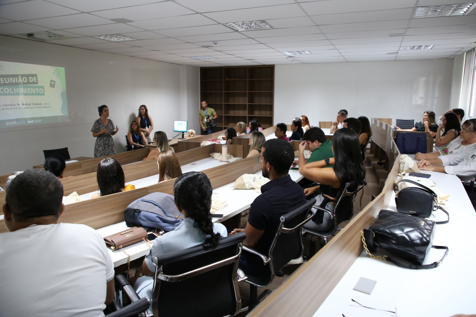 Unit facilita conciliar trabalho e graduação com ensino semipresencial