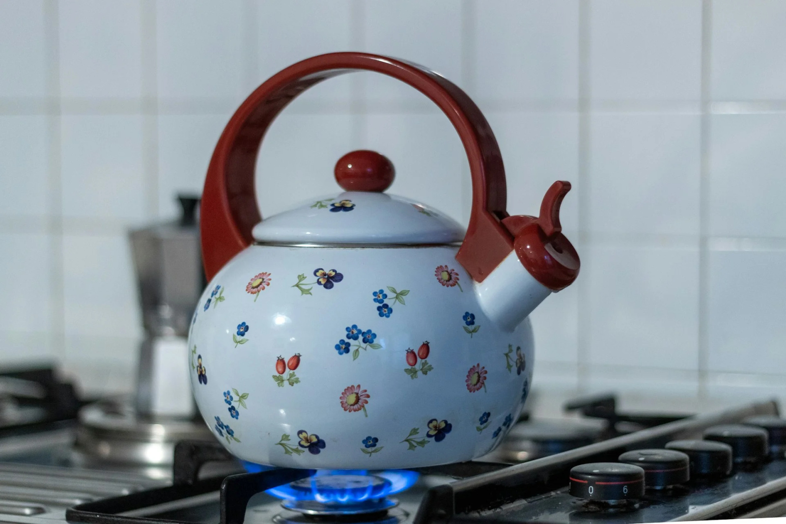 Veja onde cafeteira elétrica sai mais barata que fogão a gás em 5 capitais