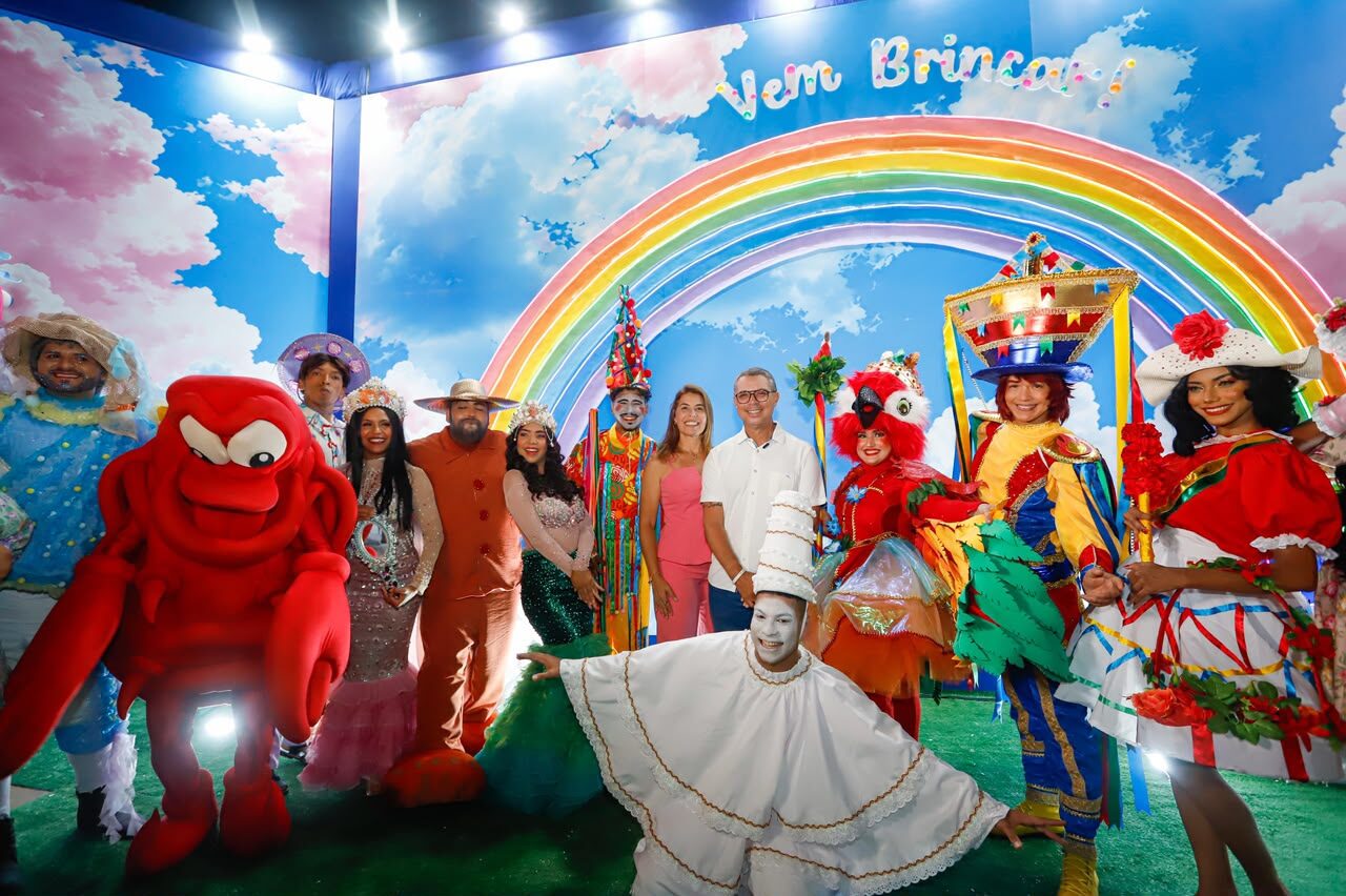 Personagens folclóricos no cenário Vem Brincar da Vila da Criança