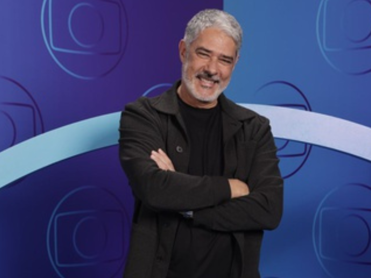 William Bonner tatua foto dos trigêmeos ao celebrar 29 anos