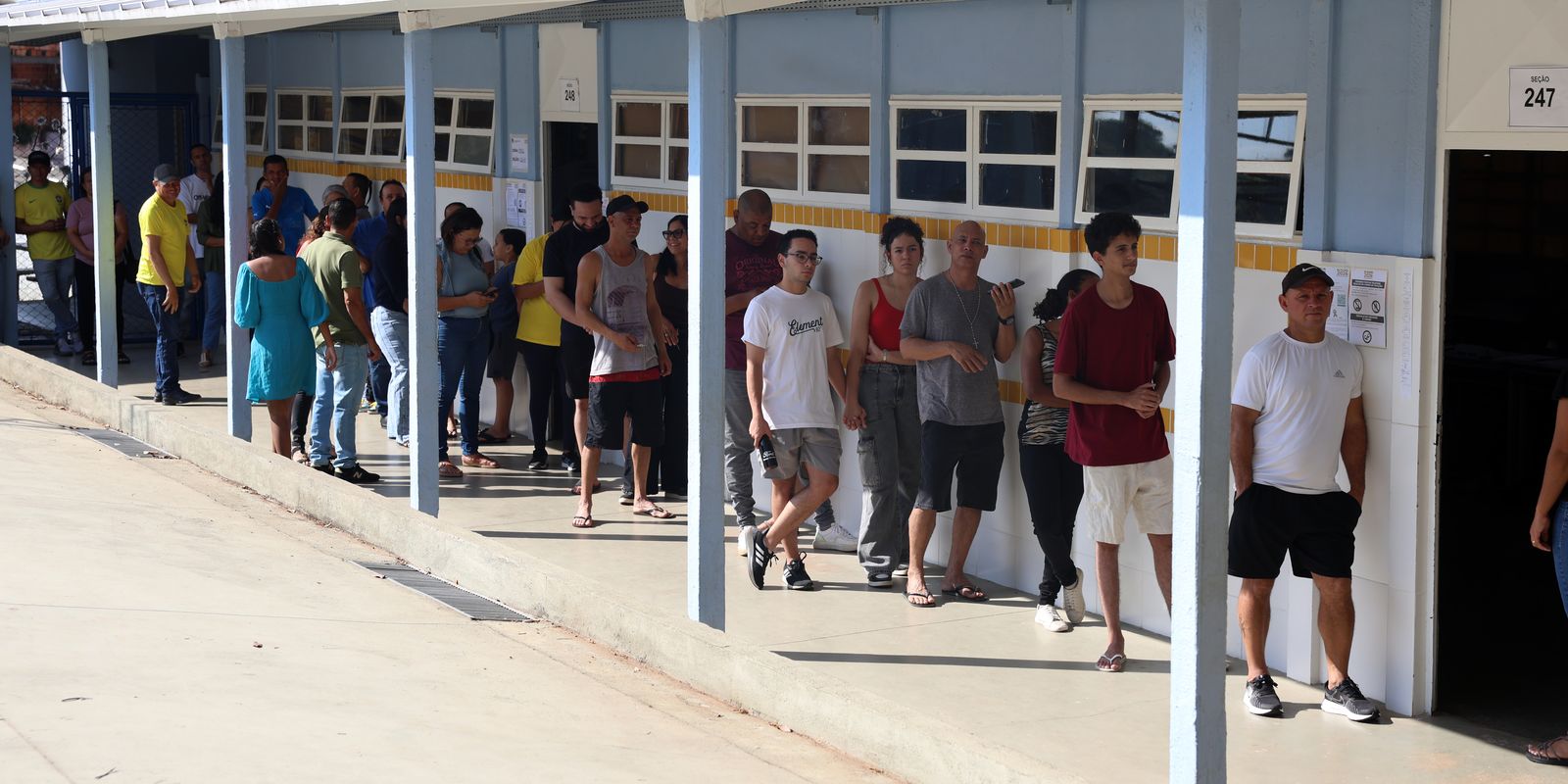 Zanin amplia horário de votação após problemas no transporte