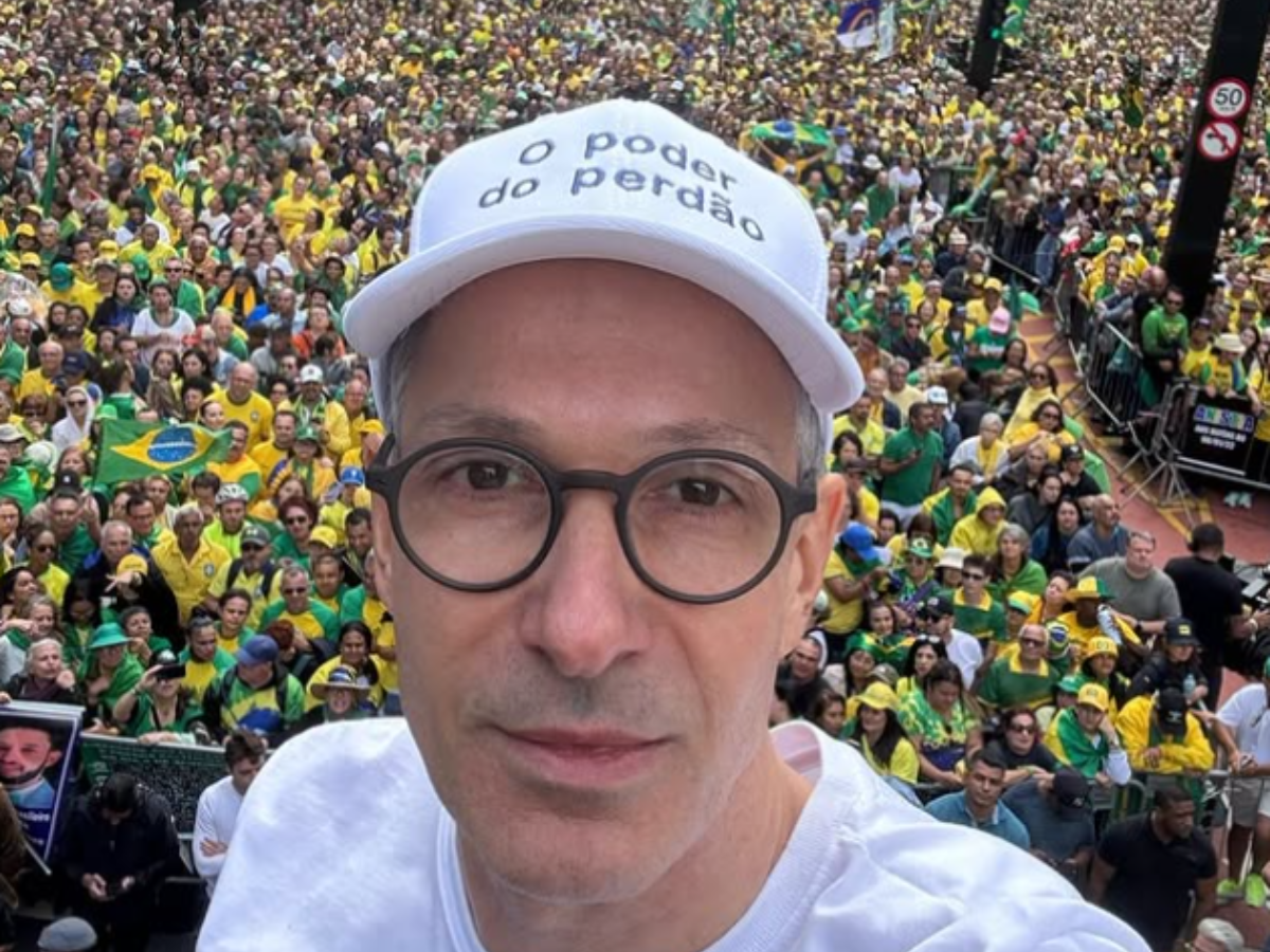 Zema confirma voto em Flávio Bolsonaro e pede impeachment do governo